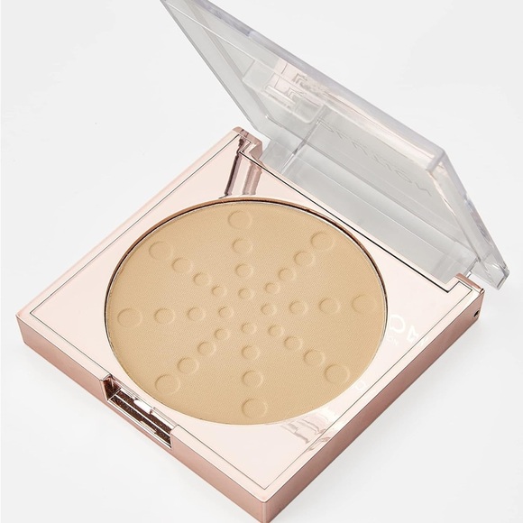 Revolution Cream Setting Powder for a Flawless Finish Banana - Picture 2 of 5